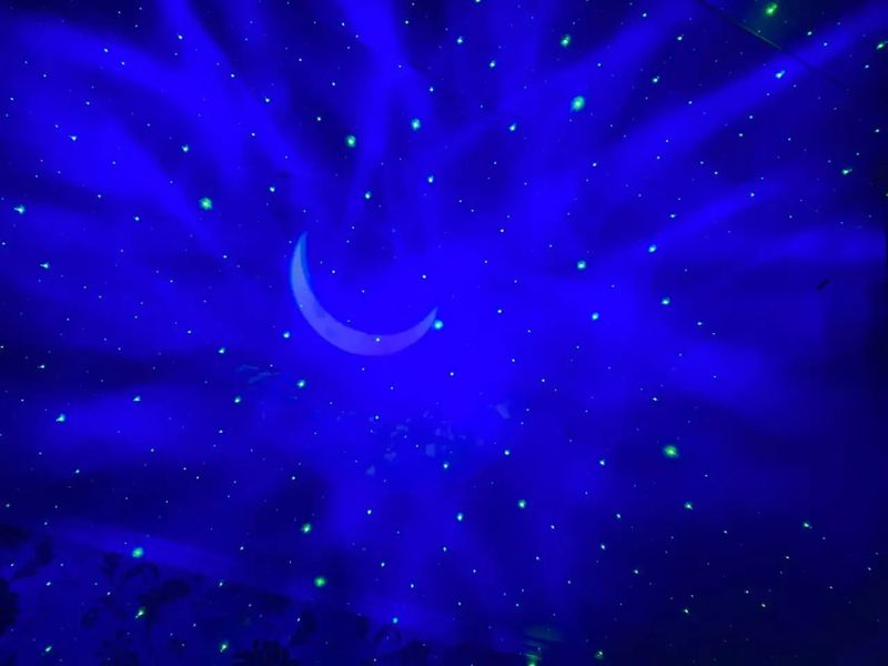 Ночник проектор звездного неба c колонкой Астронавт 1367-1 (управление с телефона и пульта) 529117 фото